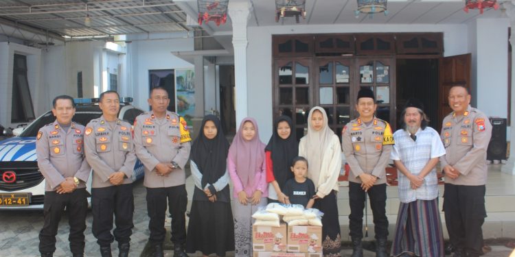 Kapolres Bondowoso Jalin Silaturahmi dengan Pengasuh Ponpes Nurul Kholil sebagai bentuk wujud polisi deket dengan ulama
